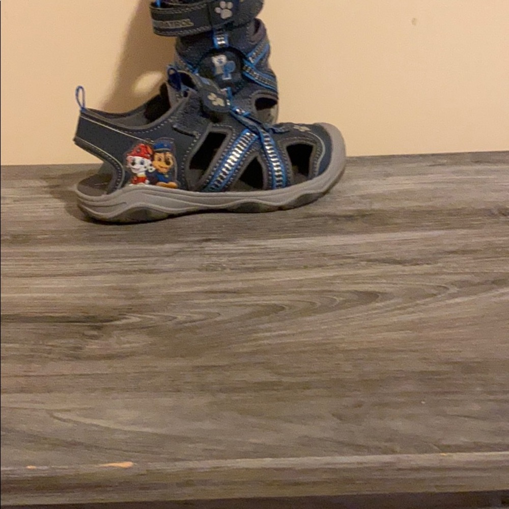 Shoes - Picture 5 of 6